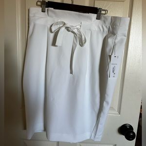 NWT white belted skirt Liz Claiborne 14